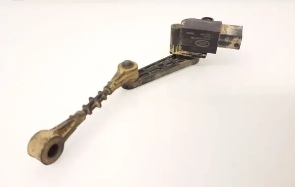 Land Rover Discovery 3 - LR3 Front air suspension height level sensor AH223C097AB