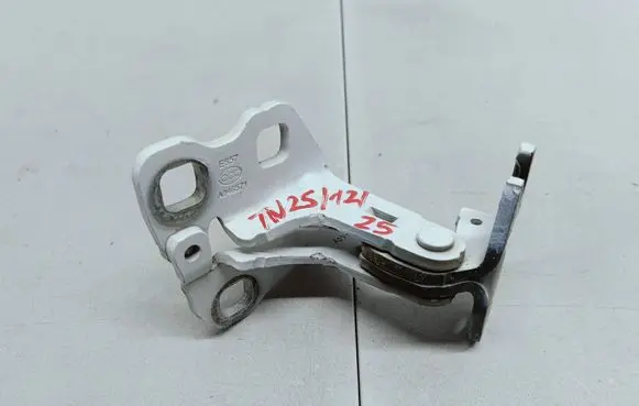 Tesla Model 3 Rear door lower hinge A046571 TN25-12-25 902KGR