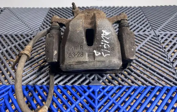 Toyota Auris E180 Front brake caliper 6328