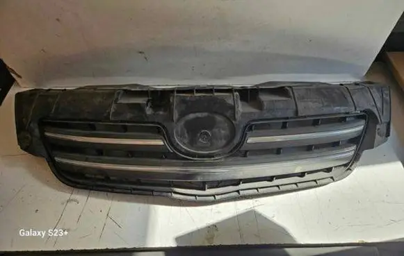 Toyota Corolla E140 E150 Front bumper upper radiator grill 5311402100