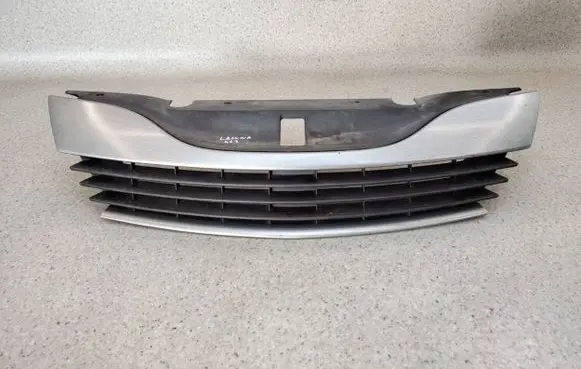 Renault Laguna II Front grill 8200012581