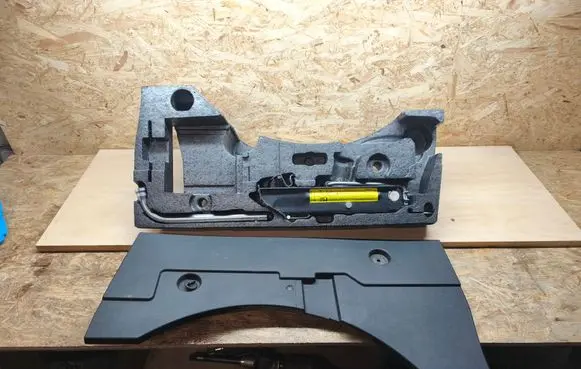 Volkswagen PASSAT B6 Tool box 3C5012115D 3C5012116