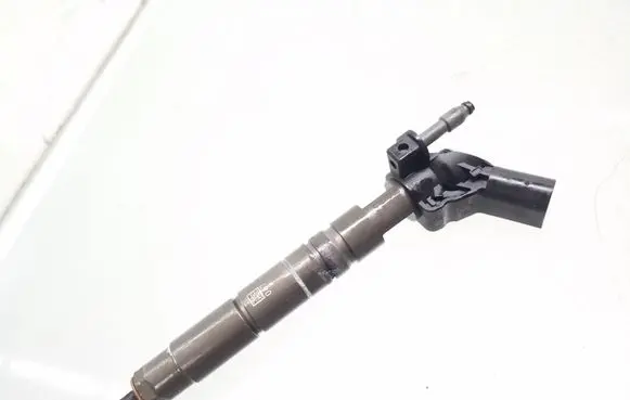 Mercedes-Benz E A207 Fuel injector A6420701187 0445116026