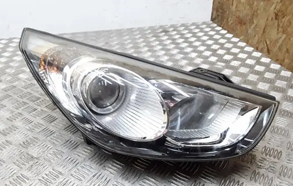 Hyundai ix35 Headlight/headlamp 921022Y