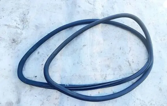 Volkswagen Golf VI Rubber seal front coupe door