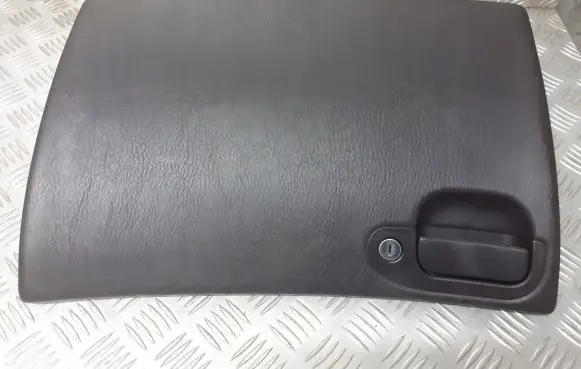 Chrysler 300M Glove box