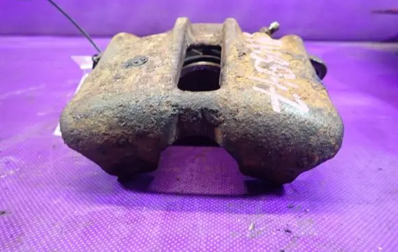 Volkswagen PASSAT B5 Front brake caliper