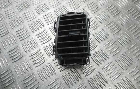 Rear air vent grill