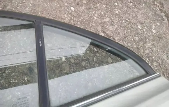 Toyota Avensis T250 Rear vent window glass 