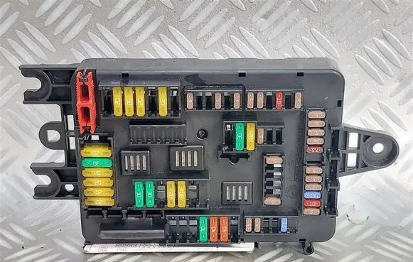 BMW 3 F30 F35 F31 Fuse module 9389070