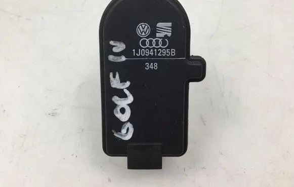 Volkswagen Golf IV Headlight level adjustment motor 1J0941295B