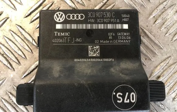 Volkswagen Golf V Gateway control module 3C0907951A 3C0907530C 402063F
