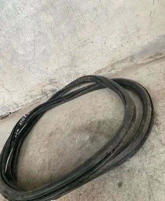 Volkswagen Taigo Rear door rubber seal (on body) 
