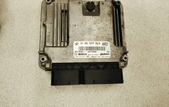 Opel Insignia A Engine control unit/module 55577619 55575349 0281017453