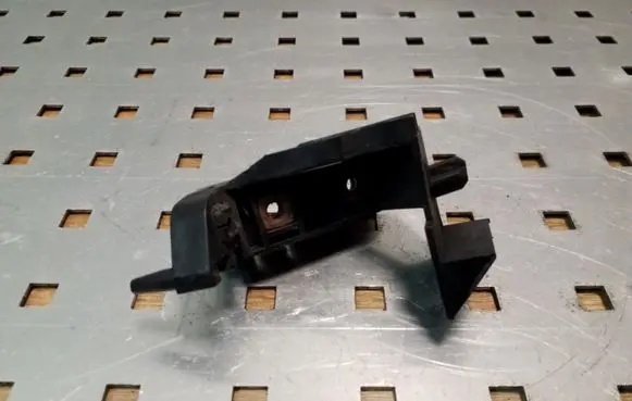 Toyota RAV 4 (XA20) Front bumper mounting bracket