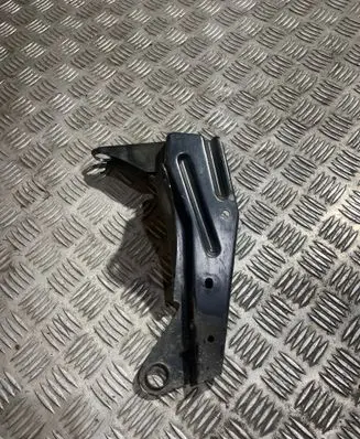 Audi A4 S4 B7 8E 8H Intercooler pipe mounting bracket 8E0145813G
