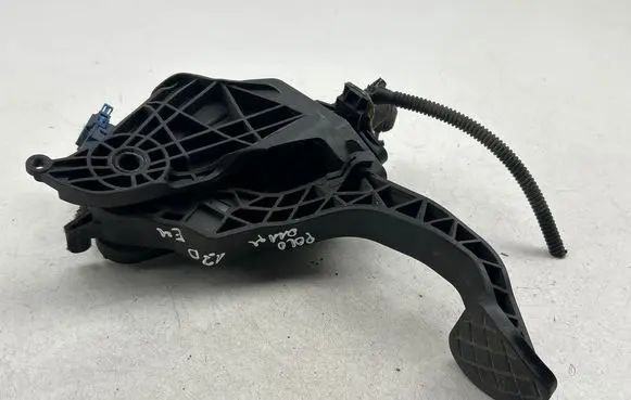 Volkswagen Polo V 6R Clutch pedal 6R0721117B