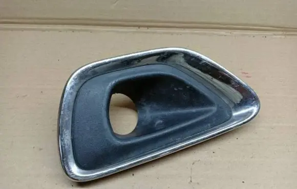 Jeep Grand Cherokee Front fog light trim/grill 68143083ab