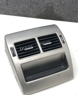 Rear air vent grill