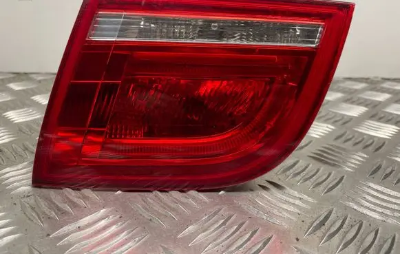 Tailgate rear/tail lights