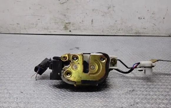 Mitsubishi Grandis Front door lock