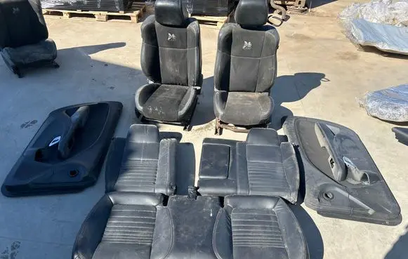 Dodge Challenger Seat set 