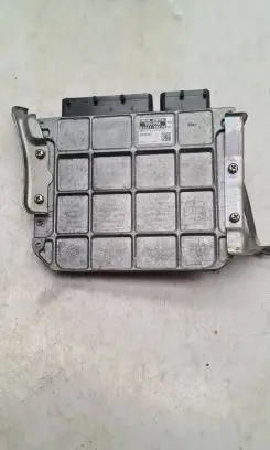 Toyota Avensis T270 Engine control unit/module 8966105F20