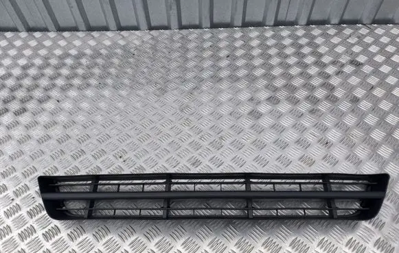 Ford Focus Front bumper lower grill 1215617