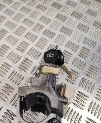 Toyota RAV 4 (XA30) Ignition lock 45020424 8978342020