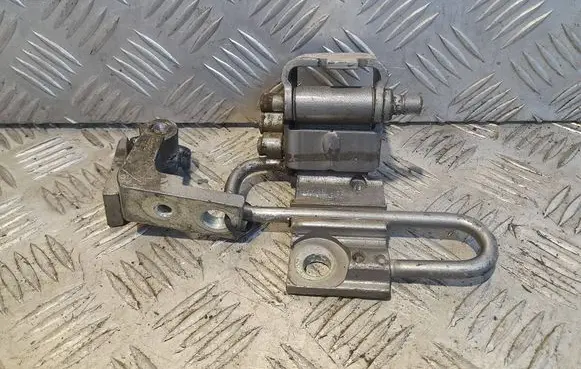Audi A6 S6 C6 4F Front door upper hinge 8E0831412B