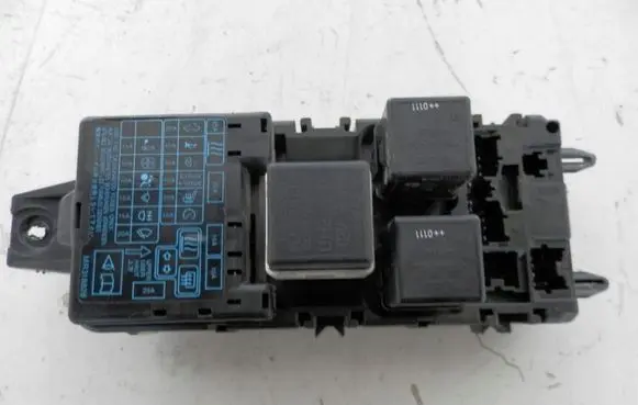 Mitsubishi Carisma Central body control module MB953355