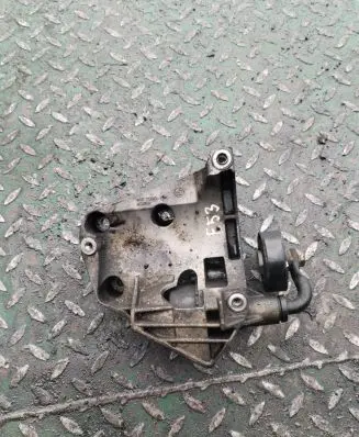 BMW 5 E60 E61 Engine mounting bracket 7786708 A1S19003