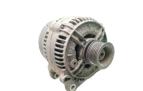 Volkswagen PASSAT B4 Generator/alternator 028903025S