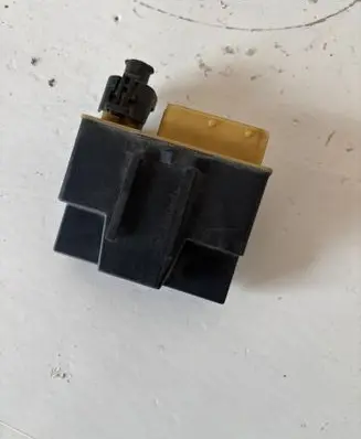Peugeot 308 SW Glow plug pre-heat relay 87635E