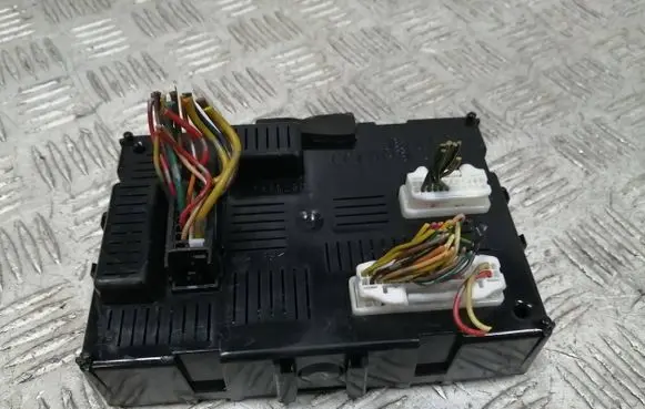 Nissan Micra Engine control unit/module 284b2bc620 7963Z000 890829LC