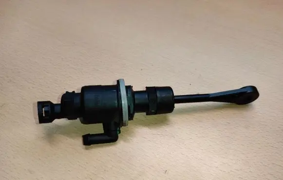 Hyundai i30 Clutch master cylinder