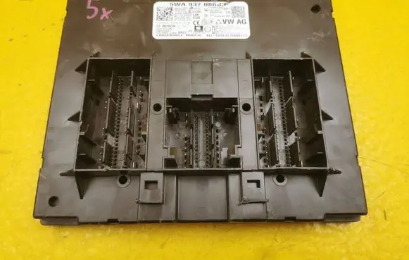 Volkswagen Golf VII Central body control module 5WA937086CP
