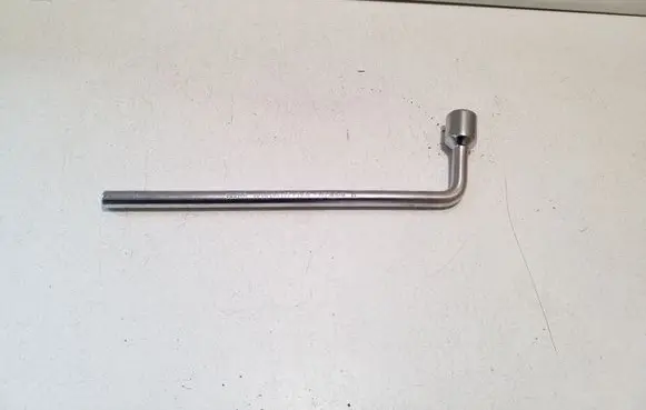 Mercedes-Benz E W212 Wheel nut wrench A2215810001