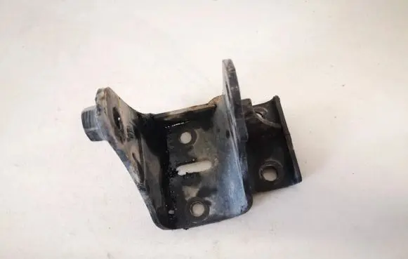Toyota RAV 4 (XA30) Engine mounting bracket