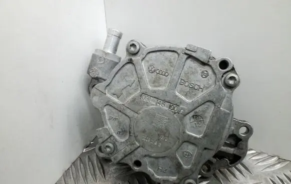 Audi A4 S4 B8 8K Vacuum pump 03L145100F
