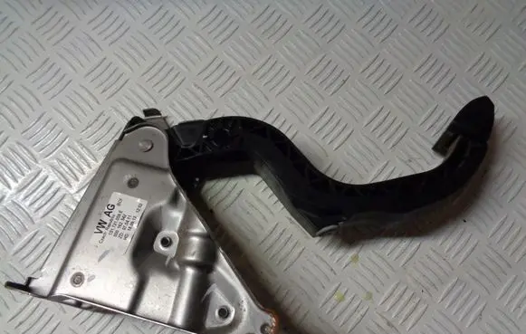 Clutch pedal