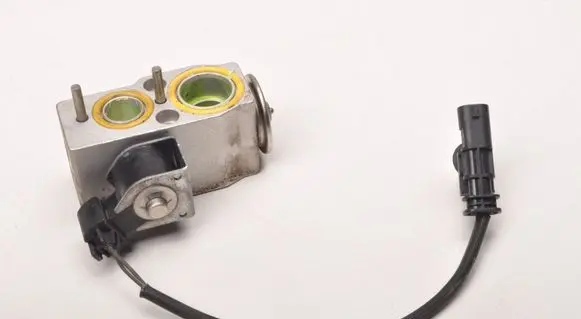Volvo XC90 Air conditioning (A/C) expansion valve 31497063
