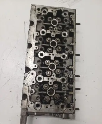 Volkswagen PASSAT B8 Engine head 04L103373E