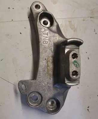 Peugeot 308 Gearbox mounting bracket 9813721980