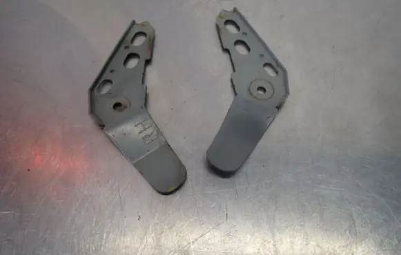 Infiniti M Front bumper mounting bracket
