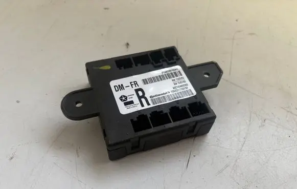 Dodge RAM 1500 DS Door control unit/module 68225102AC
