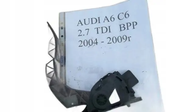 Accelerator throttle pedal