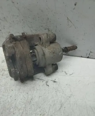 BMW 5 E39 Front brake caliper 2M1W