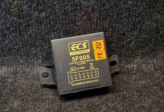 Volkswagen Touran I Tow bar relay 5F005 E4031854