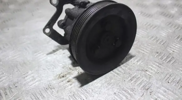 BMW 7 E38 Power steering pump